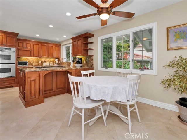 Kitchen & Breakfast Nook