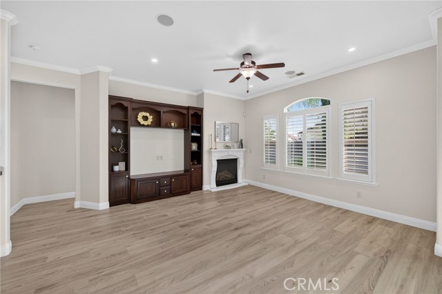 Detail Gallery Image 22 of 44 For 1563 E via Mirasol, Fresno,  CA 93730 - 4 Beds | 3 Baths