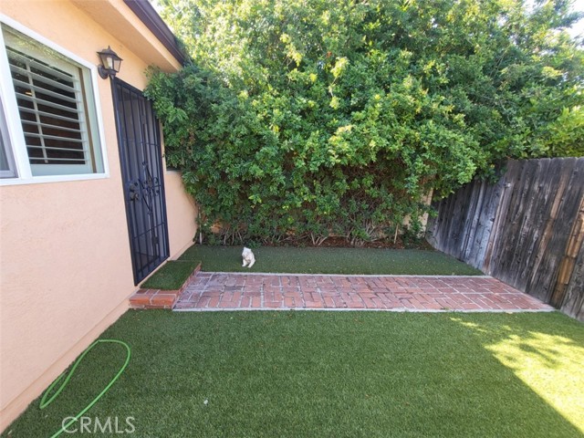 Detail Gallery Image 4 of 11 For 532 N Reese Pl, Burbank,  CA 91506 - 3 Beds | 2 Baths