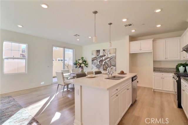 Detail Gallery Image 15 of 33 For 2076 E Sentinel Privado, Ontario,  CA 91764 - 4 Beds | 3 Baths