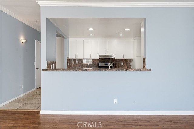 Detail Gallery Image 9 of 48 For 5350 White Oak Ave #413,  Encino,  CA 91316 - 2 Beds | 2 Baths