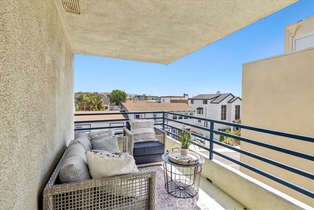 803 Loma Drive, Hermosa Beach, California 90254, 3 Bedrooms Bedrooms, ,3 BathroomsBathrooms,Residential,Sold,Loma,SB22126820