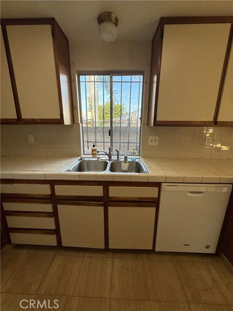 Detail Gallery Image 10 of 20 For 12121 Ramona, El Monte,  CA 91732 - 3 Beds | 3 Baths