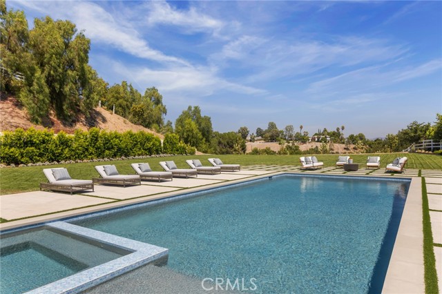 24255 Bridle Trail Road, Hidden Hills CA: https://media.crmls.org/medias/50ad92d8-ad17-418f-9aca-88c2a56d6f67.jpg