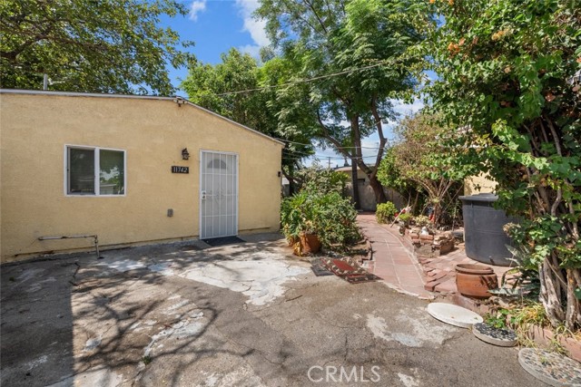 11744 Welby Way, North Hollywood CA: https://media.crmls.org/medias/50adde35-3bc7-4e34-8d76-cfb07bb2e2dd.jpg