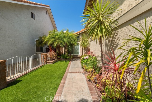 24101 Cindy Lane, Lake Forest CA: https://media.crmls.org/medias/50ae05e8-602b-43f0-8ea2-808ccf3e550c.jpg