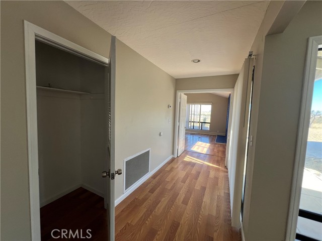 Detail Gallery Image 17 of 25 For 18530 Eucalyptus St, Hesperia,  CA 92345 - 3 Beds | 2/1 Baths