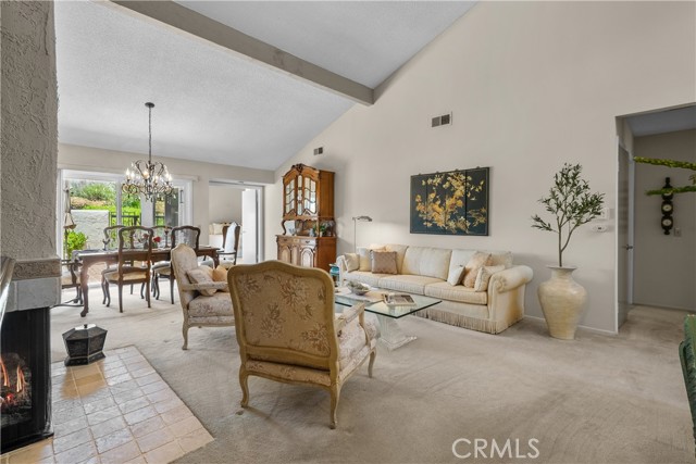 Detail Gallery Image 4 of 44 For 621 Westchester Ln, Thousand Oaks,  CA 91320 - 3 Beds | 2/1 Baths
