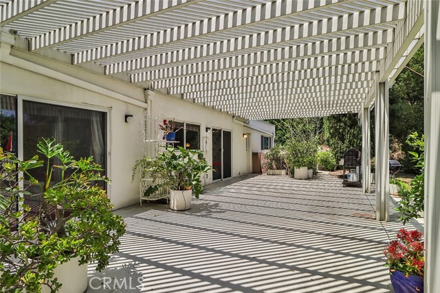 17313 Citronia Street, Northridge CA: https://media.crmls.org/medias/50aeabc1-c026-4bca-9859-92b097be65b0.jpg