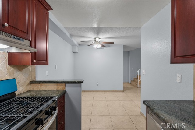 14265 Terra Bella St, Panorama City CA: https://media.crmls.org/medias/50af11a4-77a9-42c5-86ee-e7ac24c91b5e.jpg