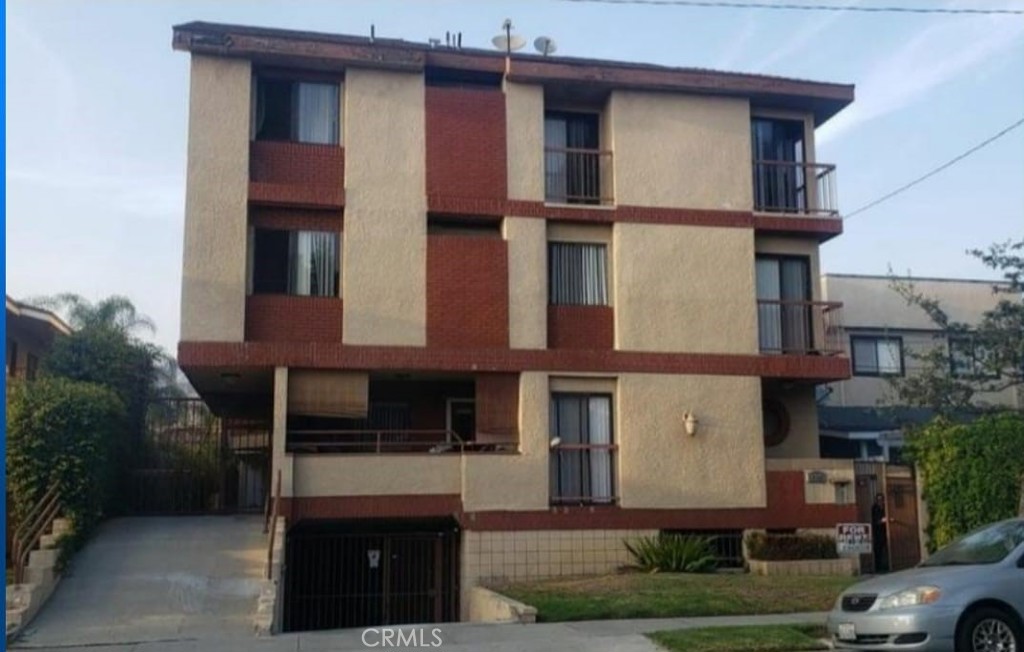 415 W Stocker Street #102