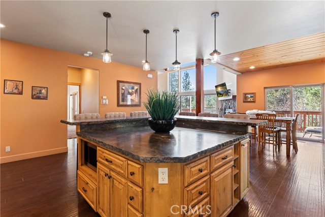 Detail Gallery Image 5 of 54 For 756 Brentwood Dr, Lake Arrowhead,  CA 92352 - 3 Beds | 3 Baths