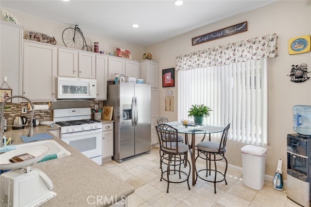 Detail Gallery Image 7 of 42 For 19493 Tor Hill, Apple Valley,  CA 92308 - 2 Beds | 2 Baths