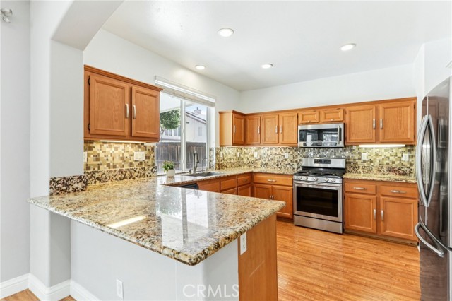 27220 Sterling Grove Lane, Canyon Country CA: https://media.crmls.org/medias/50b0201d-776a-4c38-b1f3-2b9e741b71f5.jpg