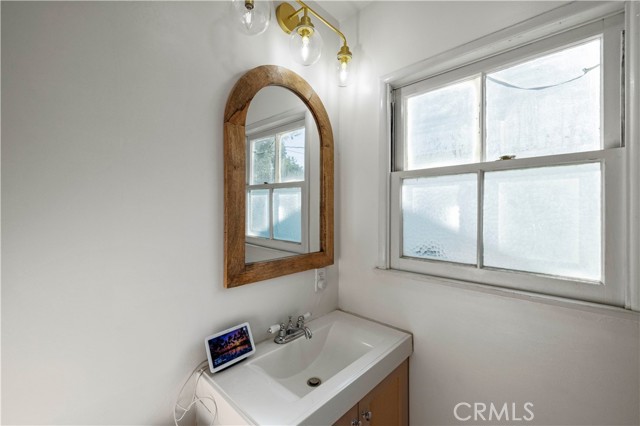 Detail Gallery Image 18 of 27 For 18229 Strathern St, Reseda,  CA 91335 - 3 Beds | 2 Baths