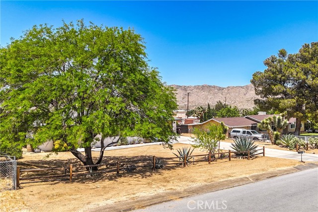 Detail Gallery Image 4 of 57 For 7432 Aster Ave, Yucca Valley,  CA 92284 - 3 Beds | 2 Baths