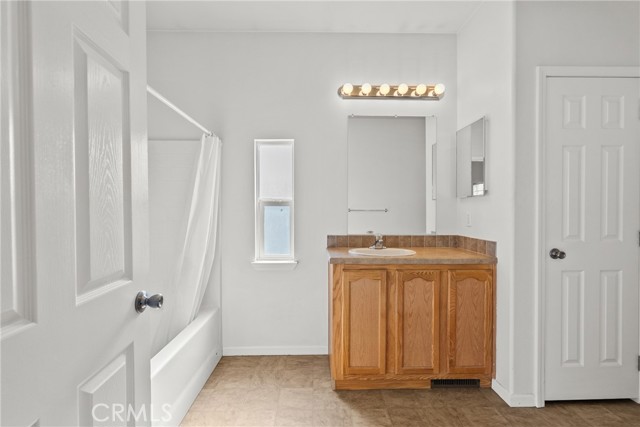 15455 Glenoaks Boulevard, Sylmar CA: https://media.crmls.org/medias/50b1556a-16c9-4948-938d-e635643d857b.jpg