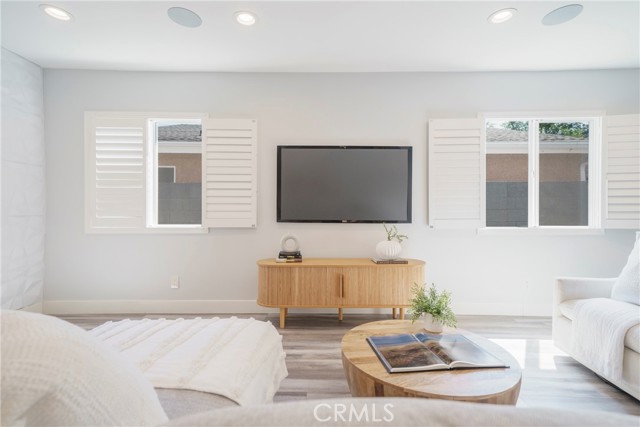 Detail Gallery Image 15 of 57 For 22046 Kinzie St, Chatsworth,  CA 91311 - 3 Beds | 3 Baths