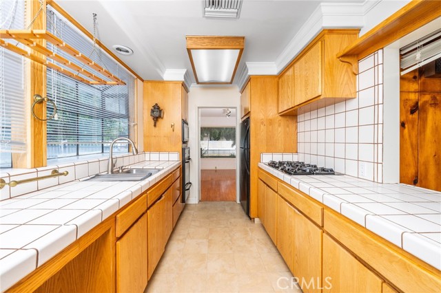 22226 Devonshire Street, Chatsworth CA: https://media.crmls.org/medias/50b21273-9569-40d2-a60e-01f854f1ee0f.jpg