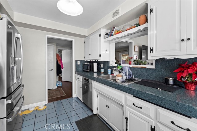 Detail Gallery Image 13 of 29 For 2066 Royalty, Pomona,  CA 91767 - 4 Beds | 2 Baths