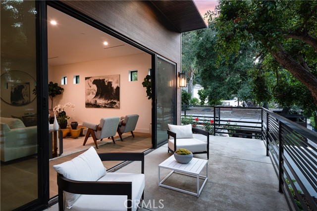 Detail Gallery Image 12 of 46 For 9836 Yoakum Dr, Beverly Hills,  CA 90210 - 5 Beds | 4 Baths