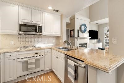 17 Auvergne, Newport Coast CA: https://media.crmls.org/medias/50b2f5d8-3ea9-4801-a3b0-8934c1406b95.jpg