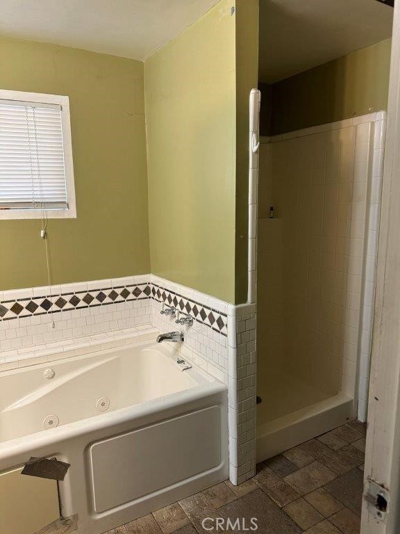 2421 sierra Highway, Rosamond CA: https://media.crmls.org/medias/50b3c054-3e04-4e34-9e2d-2e236672f499.jpg