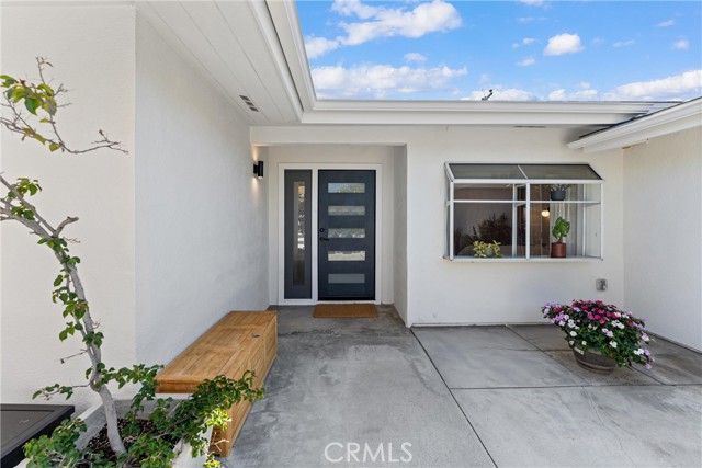 2924 Royal Palm Drive, Costa Mesa CA: https://media.crmls.org/medias/50b449d5-34b2-44f5-91c3-0ccad7b8534a.jpg