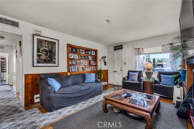 8748 Sylmar Avenue, Panorama City CA: https://media.crmls.org/medias/50b47961-f339-48fc-bf87-a3d5e9dfbdf3.jpg
