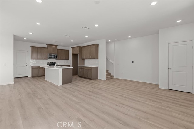 16017 E Preserve Loop, Chino CA: https://media.crmls.org/medias/50b52488-1b4e-49e5-8c59-fcf84d4decd9.jpg