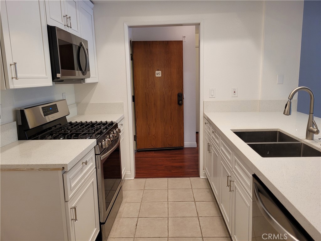 2563 Plaza Del Amo #107