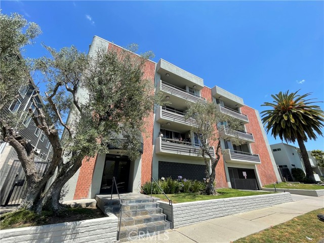 11951 Mayfield Avenue 102 Brentwood, California Cozy 2 bed 2 bath Brentwood condo for sale. It features laminate hardwood flooring, large glass sliding door and window along the side of living and dining room. Abundant natural light - bright and airy!! Both bedrooms are in good decent size. Master bedroom, master bathroom with walk-in closets. One small balcony outside bedroom. Possible chance to install wash & dryer hook by applying with HOA. The building features community laundry room. Small exercising gym and conference room. Unit has a tandem parking space. Gated & secure entry! Great location, few minutes to UCLA, close to park, school, many restaurants and stores. Easy access to FWY 405 and FWY 10.