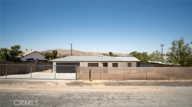 Detail Gallery Image 2 of 32 For 61580 Granada Dr, Joshua Tree,  CA 92252 - 3 Beds | 2 Baths