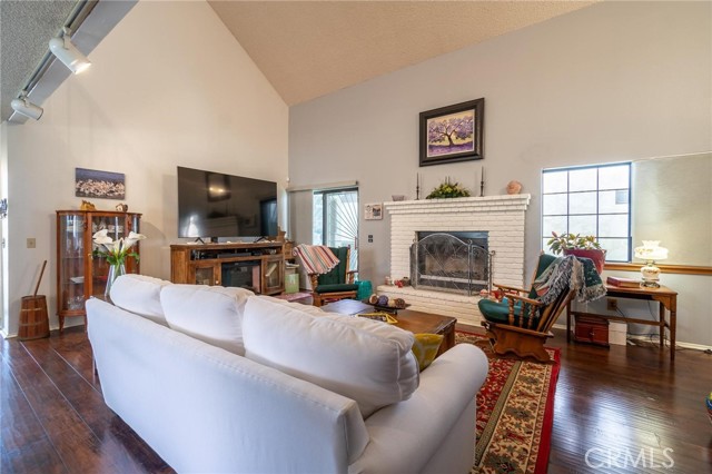 19276 Pine Way, Apple Valley, CA, 92308 19276 Pine Way, Apple Valley, CA, 92308