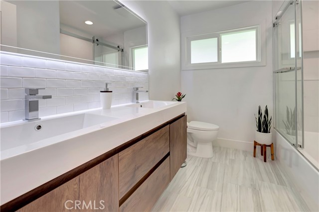 2nd Bathroom
