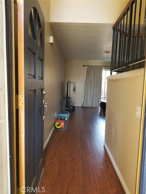 Detail Gallery Image 2 of 15 For 369 E Phillips Bld, Pomona,  CA 91766 - 3 Beds | 3 Baths