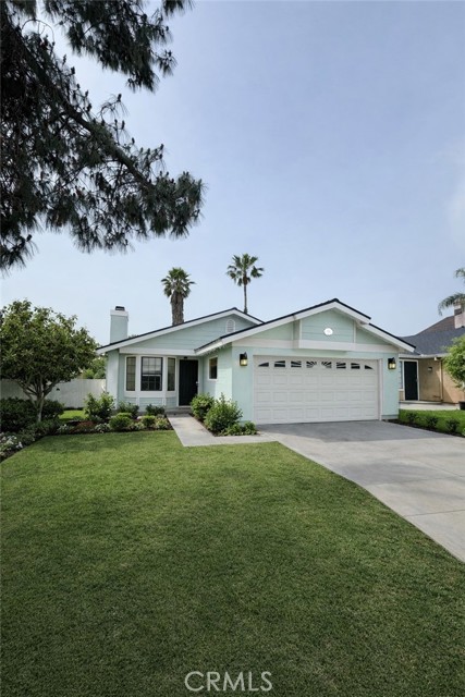 Detail Gallery Image 2 of 33 For 7900 Pinyon Ave, Fontana,  CA 92336 - 4 Beds | 2 Baths