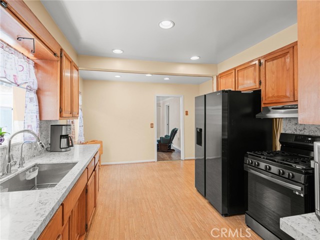 5011 W 133rd Street, Hawthorne CA: https://media.crmls.org/medias/50bc04ca-2cff-4325-8c37-dc4de7303ed1.jpg