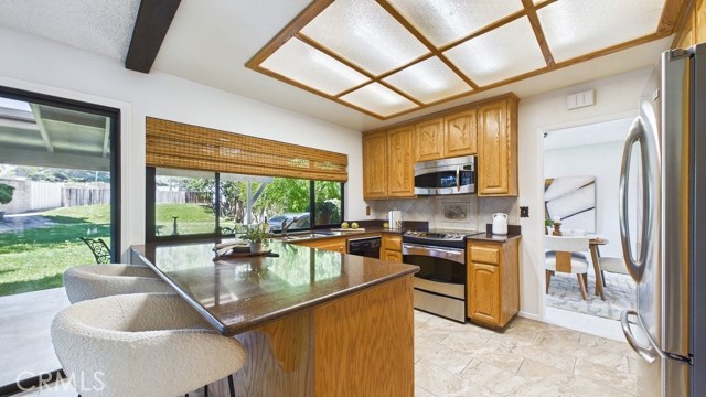 Detail Gallery Image 10 of 45 For 24187 Avenida Crescenta, Valencia,  CA 91355 - 5 Beds | 3 Baths