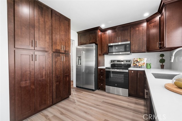 Detail Gallery Image 17 of 67 For 3129 S Rene Dr, Santa Ana,  CA 92704 - 4 Beds | 3 Baths