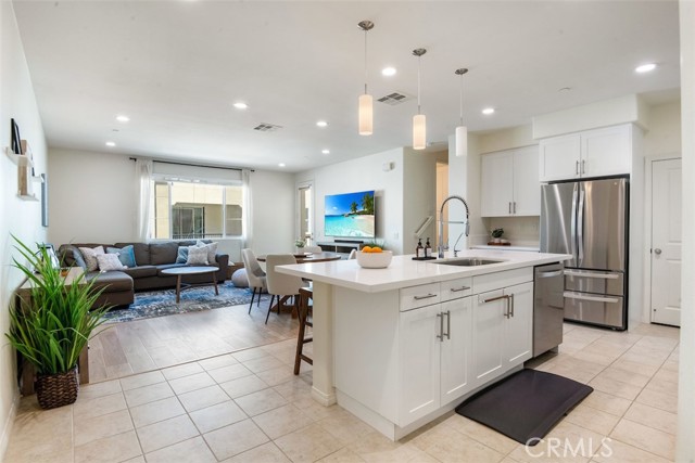 Detail Gallery Image 9 of 31 For 934 E Drapery Ln, Anaheim,  CA 92802 - 2 Beds | 2/1 Baths