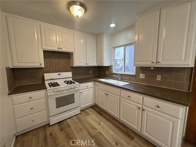 Detail Gallery Image 7 of 20 For 215 Western, Cedar Glen,  CA 92321 - 3 Beds | 1/1 Baths