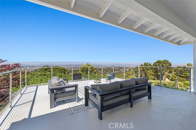 33 Cayuse Lane, Rancho Palos Verdes CA: https://media.crmls.org/medias/50bfbac4-8f31-4120-9cac-d918cf85cc55.jpg