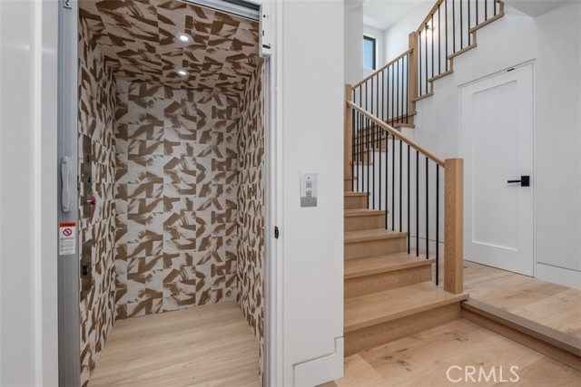 20 Balboa Coves, Newport Beach CA: https://media.crmls.org/medias/50c083f0-1259-4b08-a524-80be68ee2f50.jpg