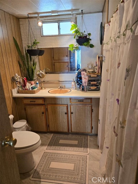 840 E Foothill Boulevard, Azusa CA: https://media.crmls.org/medias/50c0fd9b-1f5b-4e3f-ae47-f29402aaded4.jpg