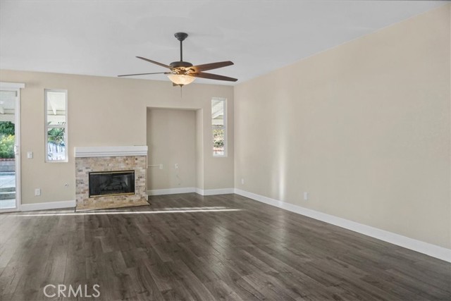 Detail Gallery Image 5 of 41 For 3954 Woburn Ct, Palmdale,  CA 93551 - 5 Beds | 2 Baths