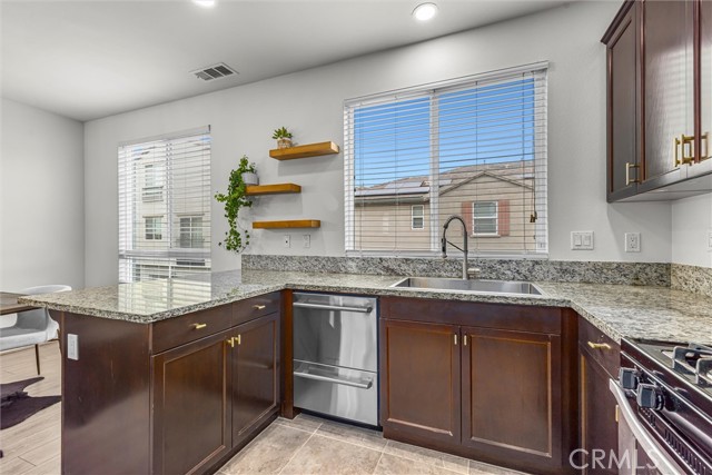 12039 Stanley Park Court, Hawthorne CA: https://media.crmls.org/medias/50c24e1d-5fc7-4eab-94c2-afd3e95bb865.jpg