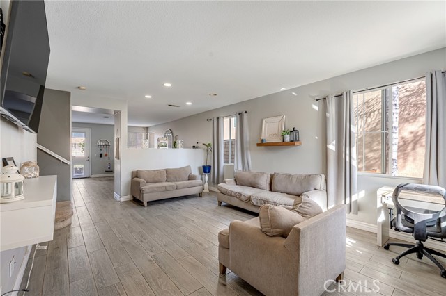 Detail Gallery Image 26 of 35 For 33129 Shoreline Dr, Lake Elsinore,  CA 92530 - 5 Beds | 3 Baths