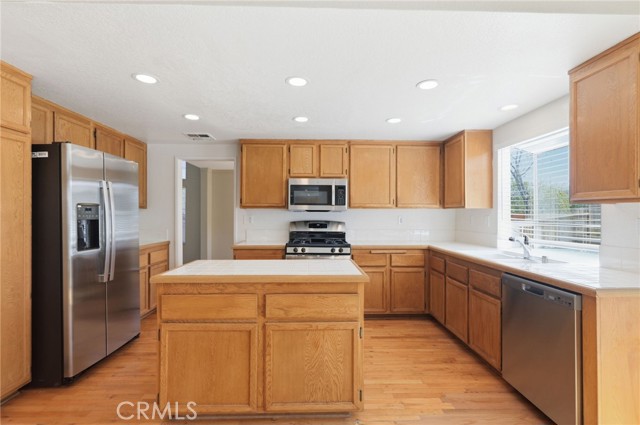 Detail Gallery Image 12 of 59 For 3152 Hampton, Palmdale,  CA 93551 - 3 Beds | 3 Baths