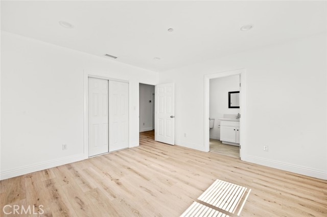 939 E 97th Street, Los Angeles CA: https://media.crmls.org/medias/50c40a5c-7578-439d-afca-e156c4e36b74.jpg